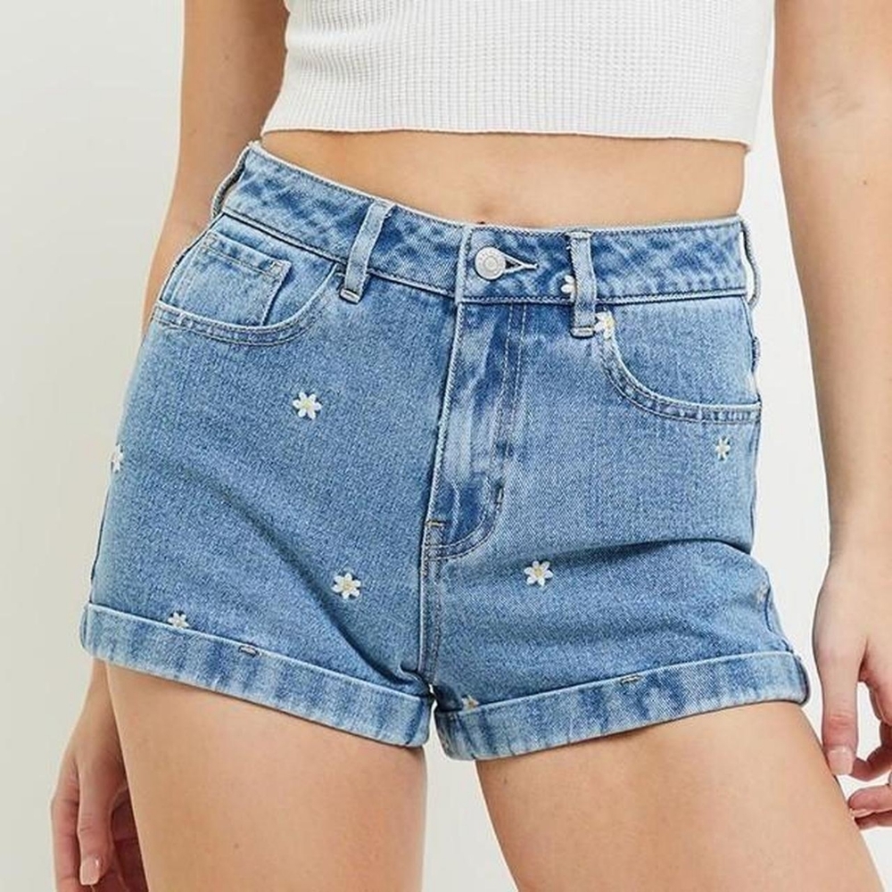 pacsun raining daisy denim mom shorts
